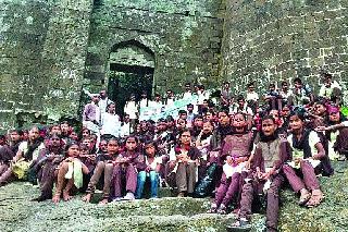 'Jagar' to clean the fort | गड-किल्ल्यांच्या स्वच्छतेचा ‘जागर’! 'Jagar' to clean the fort | गड-किल्ल्यांच्या स्वच्छतेचा ‘जागर’!