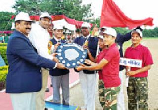 Deewari police betting in district level sports competition | जिल्हास्तरीय क्रीडा स्पर्धेत देवरी पोलिसांची बाजी