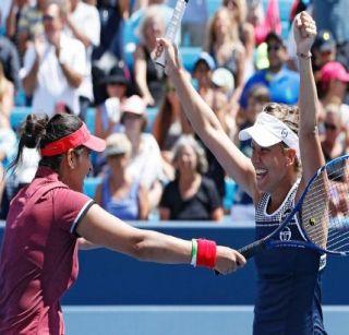 Sania Mirza - Barbora Strykova wins Japan Open title | सानिया मिर्झा - बार्बोरा स्ट्रायकोव्हा जोडीला जपान ओपनचं विजेतेपद