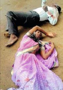 Four seriously injured in a two-wheeler crash | दुचाकी अपघातात चौघे गंभीररित्या जखमी Four seriously injured in a two-wheeler crash | दुचाकी अपघातात चौघे गंभीररित्या जखमी