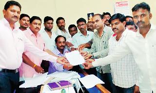 Nashik's Ghatanjit Prohibition of the Constitution | नाशिकमधील घटनेचा घाटंजीत निषेध Nashik's Ghatanjit Prohibition of the Constitution | नाशिकमधील घटनेचा घाटंजीत निषेध