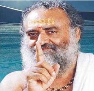 Asaram Bapu's old age, nurses removed from nurses | आसाराम बापूला म्हातारचळ, नर्सची काढली छेड