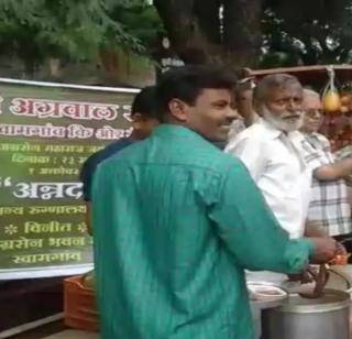 Free discipline in Sant Gajanan Maharaj Temple | मोफत अन्नदानाला संत गजानन महाराज मंदिरातील शिस्त !