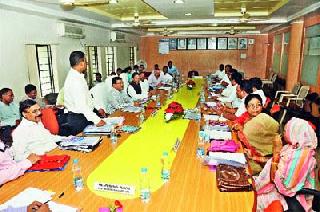 Due to lack of timely meetings, the operator was angry | वेळेवर बैठका नसल्याने संचालक संतप्त Due to lack of timely meetings, the operator was angry | वेळेवर बैठका नसल्याने संचालक संतप्त