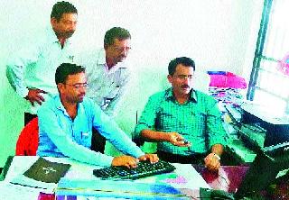 Start distribution of certificates through biometric system | बायोमेट्रिक प्रणालीद्वारे दाखले वितरण सुरु Start distribution of certificates through biometric system | बायोमेट्रिक प्रणालीद्वारे दाखले वितरण सुरु