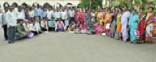 Investor Dhadale District Collectorate | गुंतवणूकदार धडकले जिल्हाधिकारी कार्यालयावर Investor Dhadale District Collectorate | गुंतवणूकदार धडकले जिल्हाधिकारी कार्यालयावर