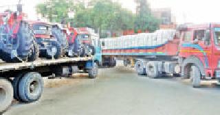 Traffic Damage: | वाहतुकीची कोंडी :
