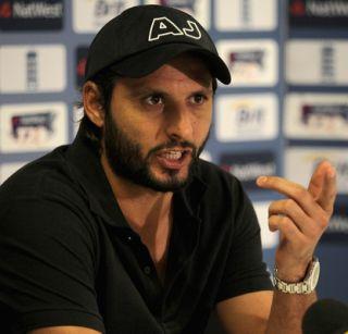 Shahid Afridi says 'peace with Pakistan, discuss and resolve questions' | शाहिद अफ्रिदी म्हणतो 'पाकिस्तान शांतताप्रिय देश, चर्चा करुन प्रश्न सोडवा'