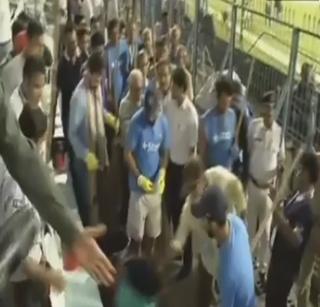VIDEO: ... so Virat, Rohit, Rahane hit the Eden Gardens | VIDEO: ...म्हणून विराट, रोहित, रहाणेने इडन गार्डनवर मारला झाडू VIDEO: ... so Virat, Rohit, Rahane hit the Eden Gardens | VIDEO: ...म्हणून विराट, रोहित, रहाणेने इडन गार्डनवर मारला झाडू