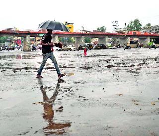 Heavy rain in the city area | शहर परिसरात मुसळधार पाऊस