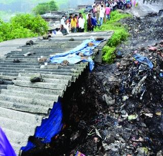 Four injured in Mharkal collapse | डम्पिंगचा भाग कोसळून म्हारळ येथे चार जखमी