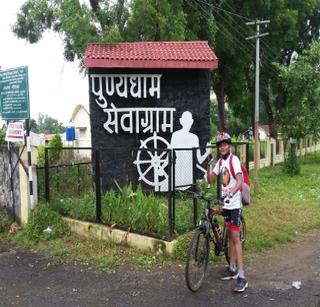 13-year-old girl from Washim to Sewagram riding cycle for public awareness on pollution | प्रदूषणाबाबत जनजागृतीसाठी १३ वर्षिय बालकाची वाशिम ते सेवाग्राम सायकलवारी