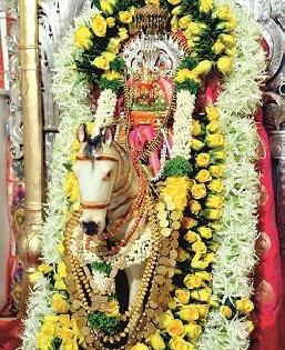 Pooja of Ambabai's Shailaputmata | अंबाबाईची शैलपुत्रीमाता रूपात पूजा