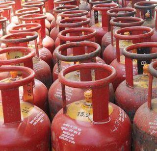 Aadhar card is mandatory to avail LPG cylinders subsidy | एलपीजी गॅस सिलिंडरची सबसिडी मिळवण्यासाठी आधार कार्ड सक्तीचे