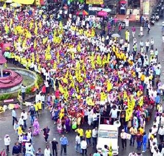 A glance of welcome and thanksgiving | स्वागत अन् आभाराचेही झळकले फलक