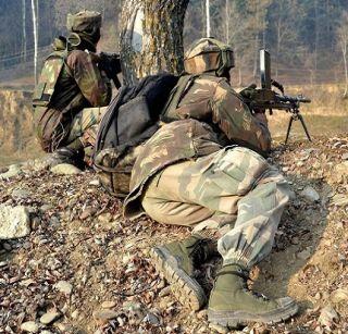 Attack in Baramulla terrorists - BSF officials | बारामुल्लामधील हल्ला दहशतवादीच - बीएसएफ अधिकारी