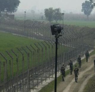 Pakistani child crossing the waters of the border handed over to the Pakistani Rangers | पाण्यासाठी सीमा ओलांडणा-या पाकिस्तानी मुलाला BSF ने पाकिस्तानी रेंजर्सकडे सोपवले