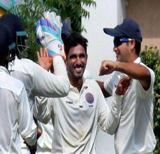 In front of defending champions Mumbai, Tamil Nadu's 87 runs in Khurda | गतविजेत्या मुंबईकरांसमोर तामिळनाडूचा ८७ धावांत खुर्दा In front of defending champions Mumbai, Tamil Nadu's 87 runs in Khurda | गतविजेत्या मुंबईकरांसमोर तामिळनाडूचा ८७ धावांत खुर्दा