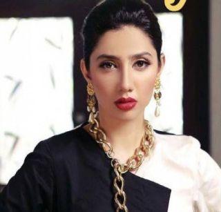 After Fawad Khan, Mahira Khan also came in the wake of the controversy, terrorism and terrorism | फवाद खाननंतर माहिरा खानलाही आली जाग, केला दहशतवादाचा निषेध