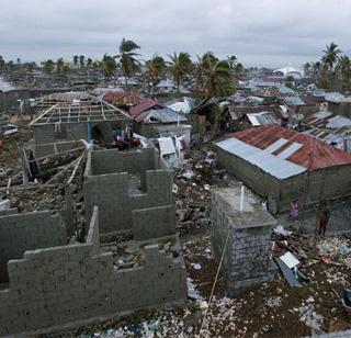 Matthew hurles hurricanes to the United States, killing 800 people in Haiti | मॅथ्यू चक्रीवादळाची अमेरिकेला धडक, हैतीमध्ये ८०० जणांचा मृत्यू