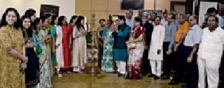 Inauguration of 'Intersia' in diamonds | हिऱ्यांच्या लखलखाटात ‘इंट्रिया’चे उद्घाटन Inauguration of 'Intersia' in diamonds | हिऱ्यांच्या लखलखाटात ‘इंट्रिया’चे उद्घाटन