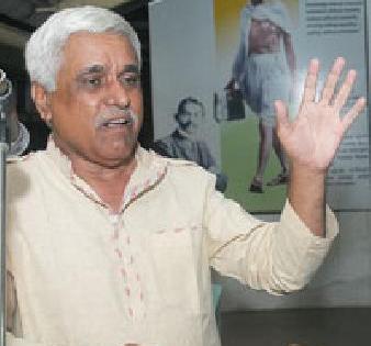 Now the fight of the fight against the father of the children is the children | आता मुलांनी लढावी शेतकरी बापाची लढाई