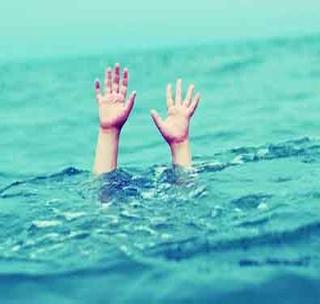 Two youths die drowning in farming | शेततळय़ात बुडून दोन युवकांचा मृत्यू