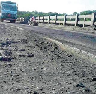 The plight of the Wardha river Belora bridge | वर्धा नदी बेलोरा पुलाची दुर्दशा