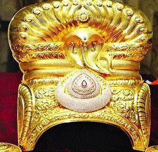 The golden crown of goddess Bhadrakali Devi | भद्रकाली देवीला सोन्याचा मुकुट