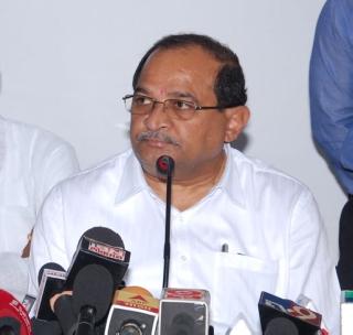 BJP should not capitalize 'Surgical Strikes' - Radhakrishna Vikhe Patil | ‘सर्जिकल स्ट्राइक्स’चे भाजपने भांडवल करू नये - राधाकृष्ण विखे पाटील BJP should not capitalize 'Surgical Strikes' - Radhakrishna Vikhe Patil | ‘सर्जिकल स्ट्राइक्स’चे भाजपने भांडवल करू नये - राधाकृष्ण विखे पाटील