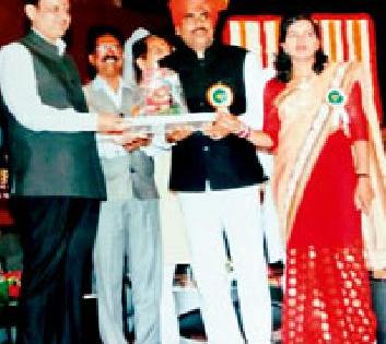 Harish Sasankar received state honor teacher award | हरीश ससनकर यांना राज्य आदर्श शिक्षक पुरस्कार