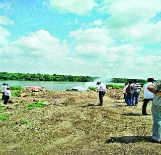 Four boats are waterlogged | चार बोटींना जलसमाधी