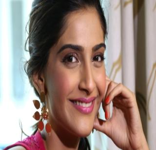 Sonam to Tamil 'Debut'? | सोनम करणार तामिळ ‘डेब्यू’?