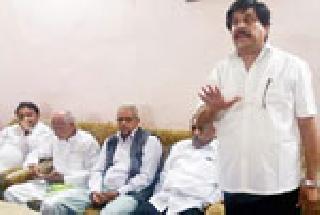 Show solidarity in the upper house for OBC claim | ओबीसींच्या हक्कासाठी महामोर्चात एकता दाखवा Show solidarity in the upper house for OBC claim | ओबीसींच्या हक्कासाठी महामोर्चात एकता दाखवा