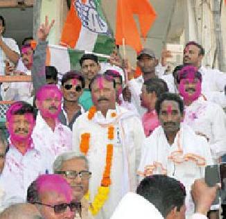 Yavatmal market committee 'change' | यवतमाळ बाजार समितीत ‘परिवर्तन’ Yavatmal market committee 'change' | यवतमाळ बाजार समितीत ‘परिवर्तन’