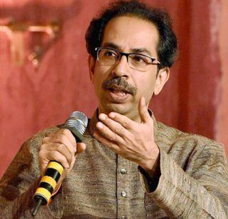 Uddhav Thackeray is the same number of 'Ravana' even if the blunder of 'good day' blows | ‘अच्छे दिन’च्या रणभेदी फुंकल्या तरी ‘रावणां’चा आकडा तेवढाच - उद्धव ठाकरे