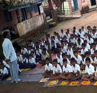 Pati Pujan in Jawhar School | जव्हारमधील शाळेत पाटी पूजन