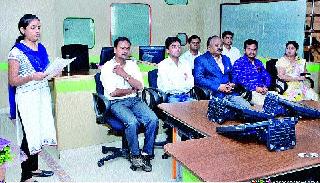 Mobile app performance at Chandwad | चांदवड येथे मोबाइल अॅपचे प्रदर्शन Mobile app performance at Chandwad | चांदवड येथे मोबाइल अॅपचे प्रदर्शन
