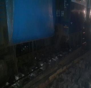 Three coaches of Maharashtra Express collapsed | महाराष्ट्र एक्सप्रेसचे तीन डबे घसरले