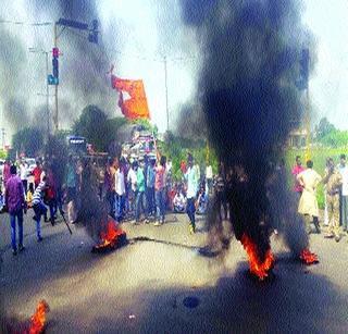 Tensions persisted in Nasik, internet service closed for the third day | नाशिकमध्ये तणाव कायम, तिस-या दिवशीही इंटरनेट सेवा बंद Tensions persisted in Nasik, internet service closed for the third day | नाशिकमध्ये तणाव कायम, तिस-या दिवशीही इंटरनेट सेवा बंद
