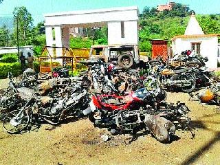 25 accused in raid | मारहाणप्रकरणी २५ अटकेत 25 accused in raid | मारहाणप्रकरणी २५ अटकेत