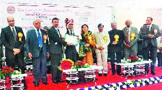 Advocates should give justice to the victims | वकिलांनी पीडितांना न्याय मिळवून द्यावा Advocates should give justice to the victims | वकिलांनी पीडितांना न्याय मिळवून द्यावा