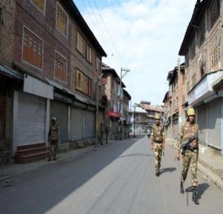 Curfew in some areas of Srinagar | श्रीनगरच्या काही भागात संचारबंदी