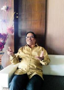 Praveen Dhavane's 'Surgical Strike' in Nagpur | प्रवीण दवणेंचे नागपुरात ‘सर्जिकल स्ट्राइक’ Praveen Dhavane's 'Surgical Strike' in Nagpur | प्रवीण दवणेंचे नागपुरात ‘सर्जिकल स्ट्राइक’