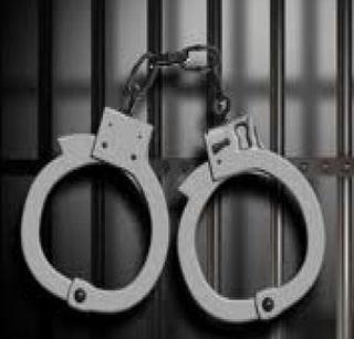 Fraudulants arrested | फसवणाऱ्यांना अटक Fraudulants arrested | फसवणाऱ्यांना अटक