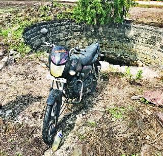 Two bikes found in the well | विहिरीत सापडल्या दोन दुचाकी