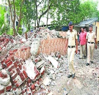 Action on the temple at Koparkhakharan | कोपरखैरणेत मंदिरावर कारवाई Action on the temple at Koparkhakharan | कोपरखैरणेत मंदिरावर कारवाई
