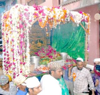 Pehran-e-Sharif celebrates the birth anniversary of the celebration, the tradition of 100 years | पेहरन-ए-शरीफ उत्सवाची जय्यत तयारी , १०० वर्षांची परंपरा