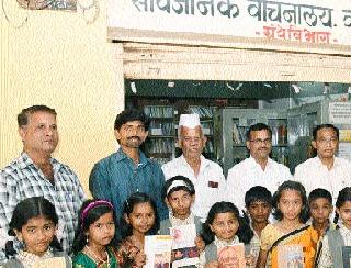 Program on the occasion of reading inspiration in district | जिल्ह्यात वाचन प्रेरणा दिनानिमित्त कार्यक्रम