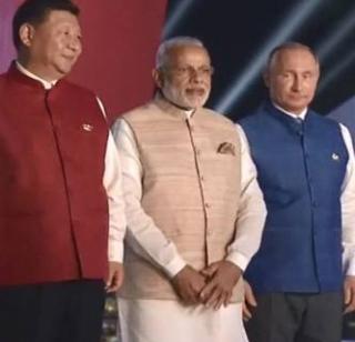 ... and wearing the main incarnation Modi jacket of four countries | ...आणि चार देशांचे प्रमुख अवतरले मोदी जॅकेट परिधान करुन